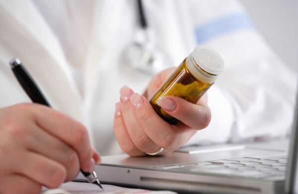 médico prescreve remédio para prostatite
